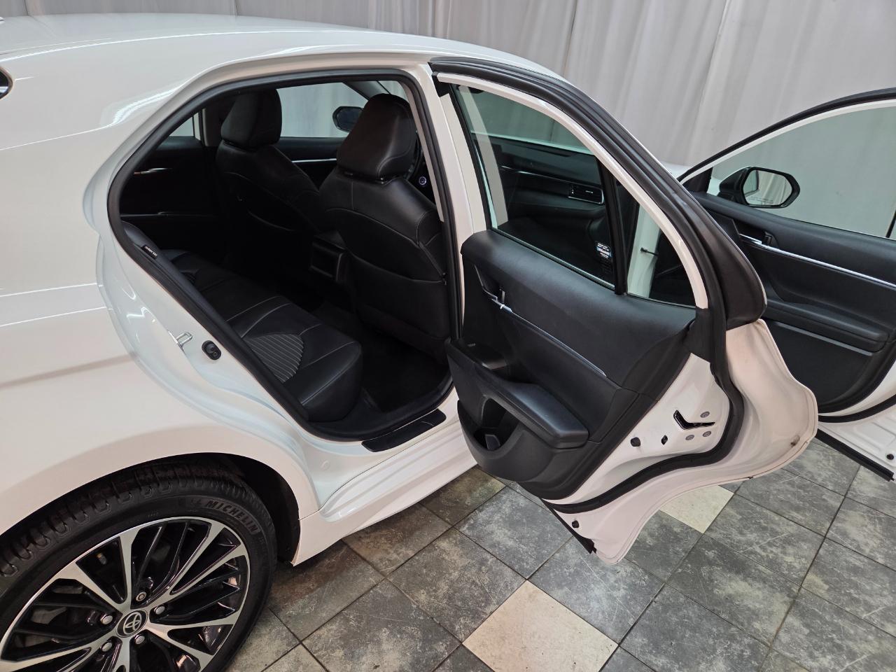 Toyota Camry SE 2022