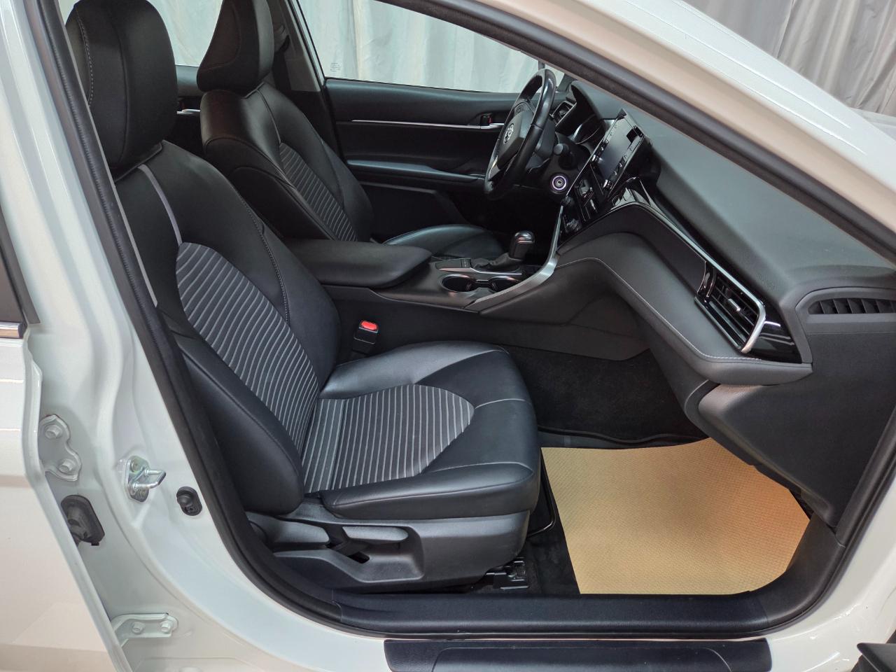 Toyota Camry SE 2022