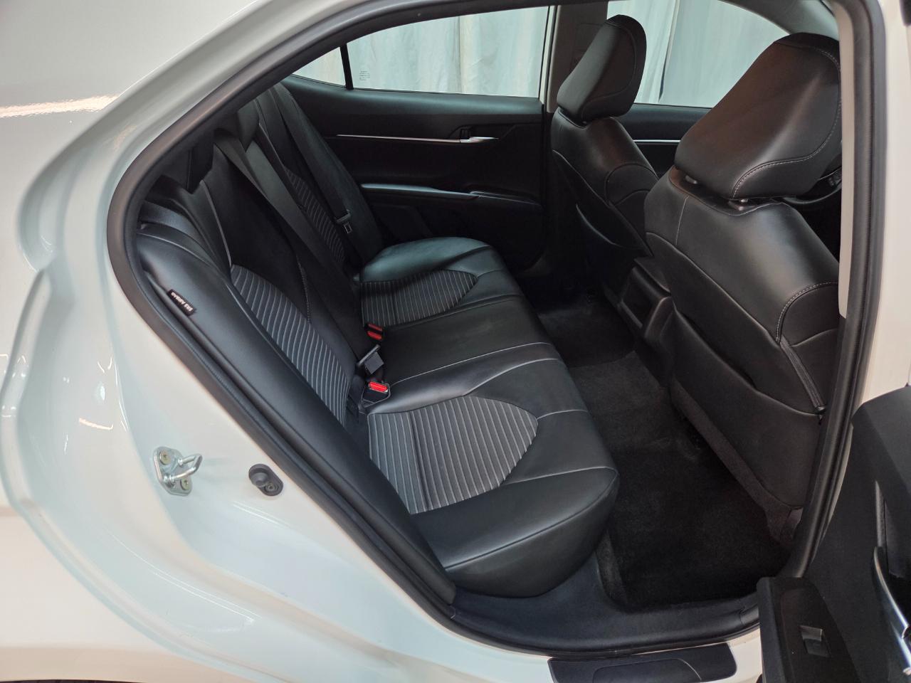 Toyota Camry SE 2022