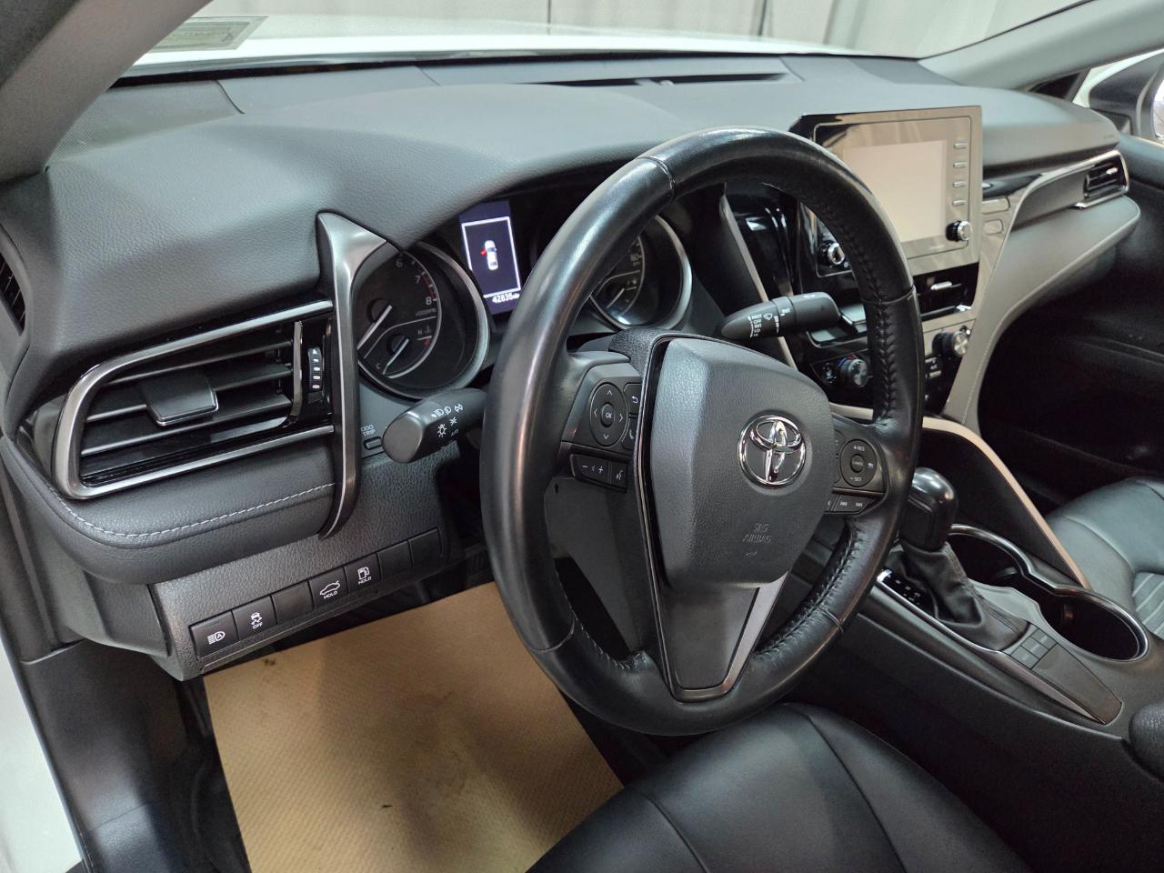 Toyota Camry SE 2022