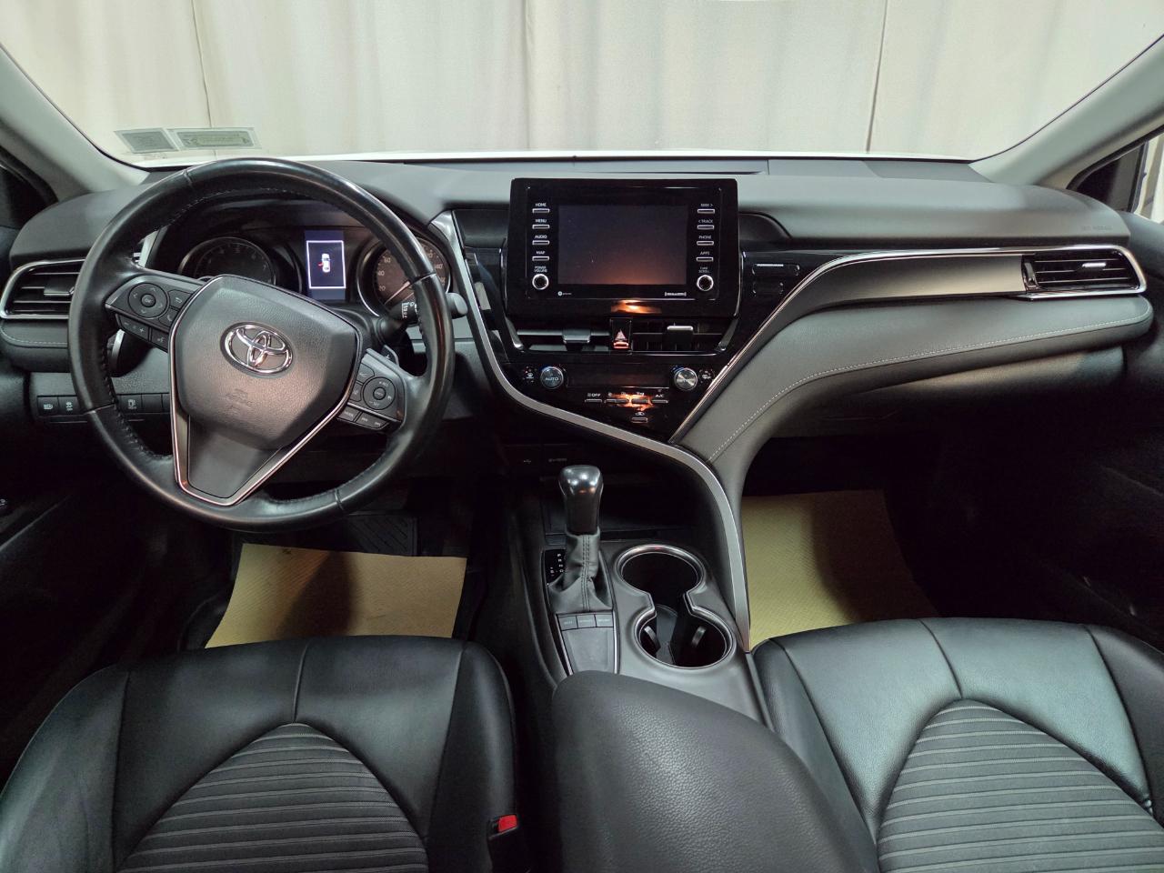 Toyota Camry SE 2022