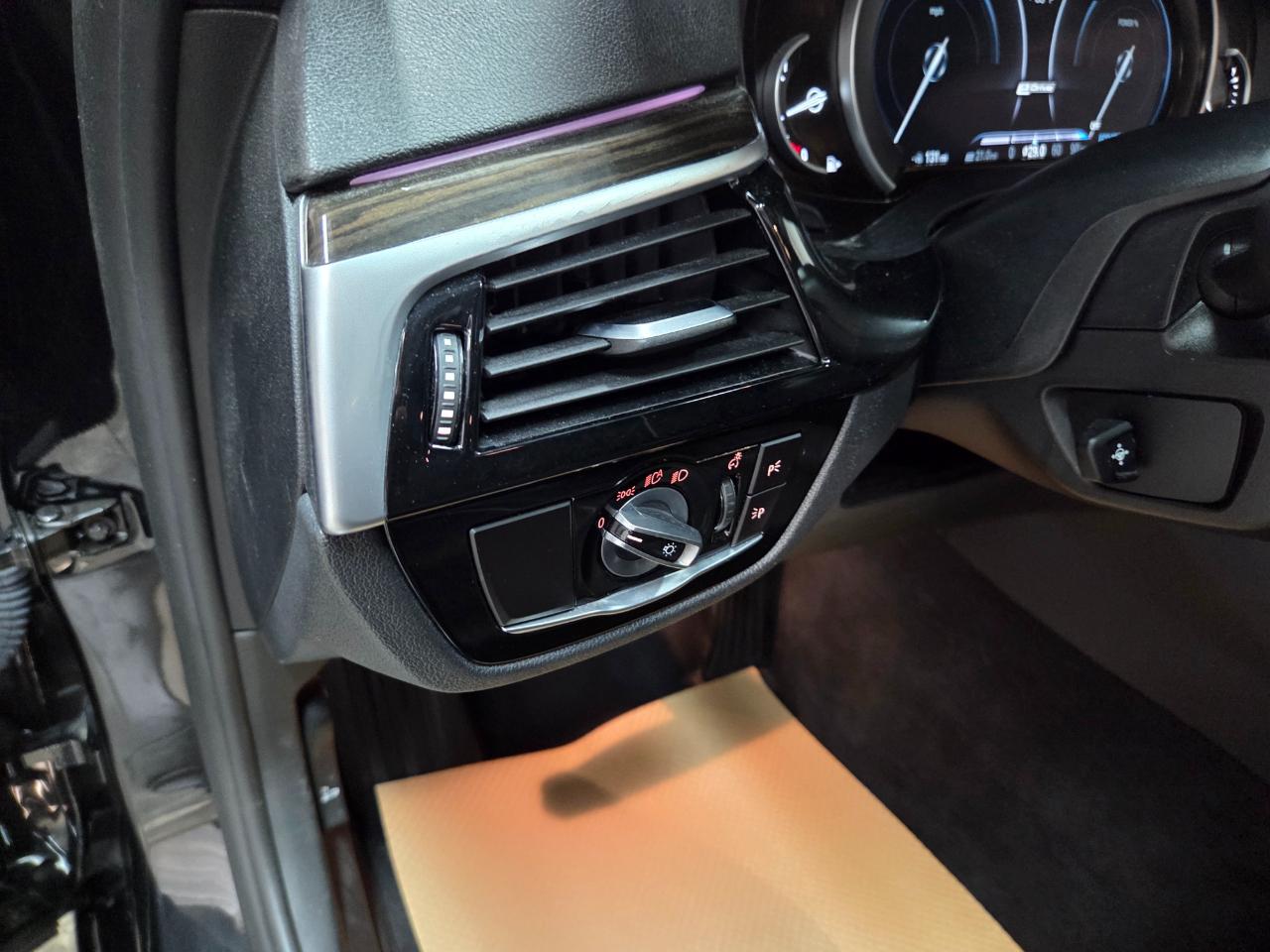 BMW 5-Series 530e xDrive iPerformance 2019