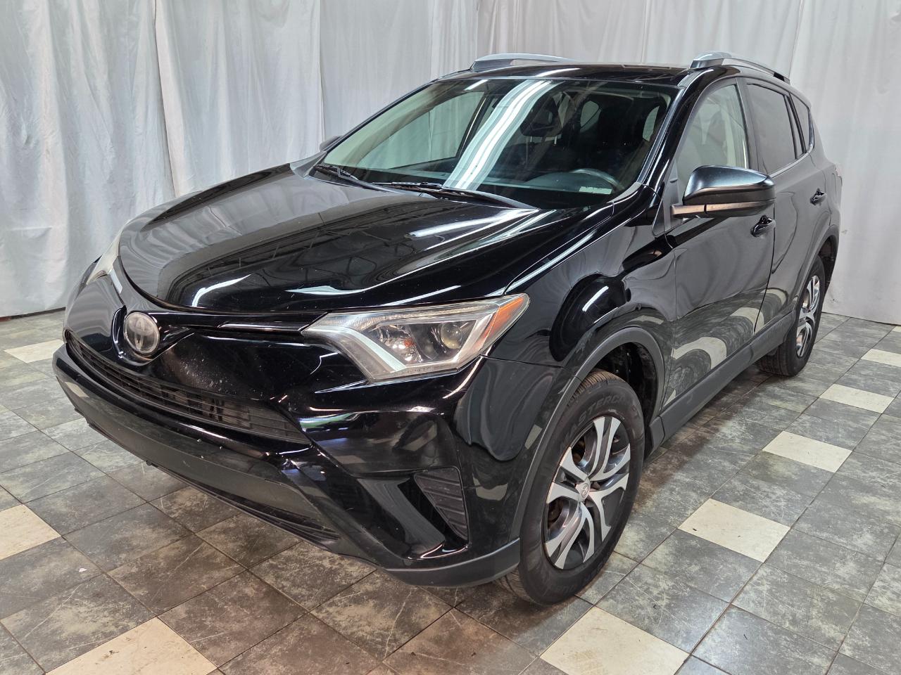 Toyota RAV4 LE AWD 2017