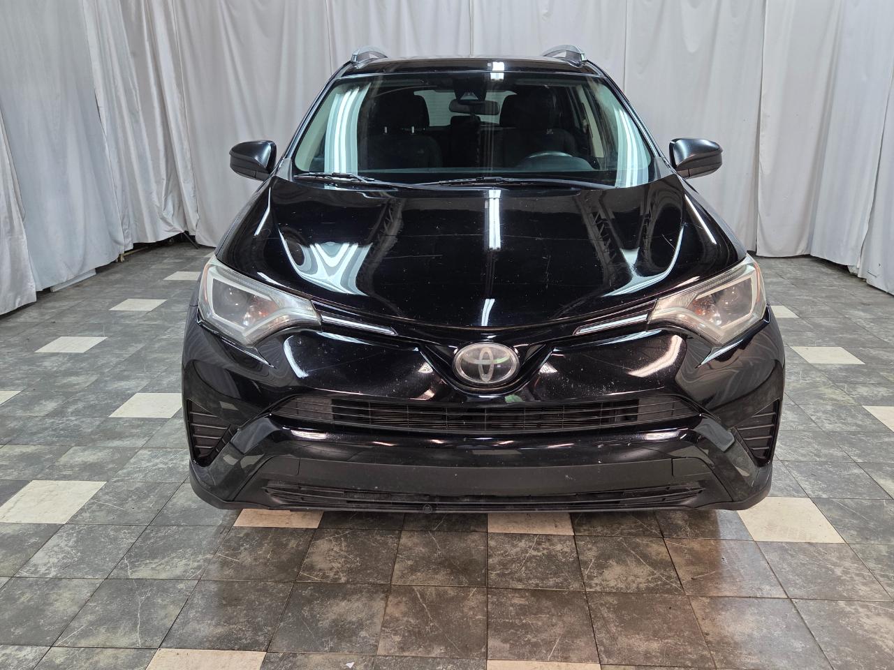 Toyota RAV4 LE AWD 2017