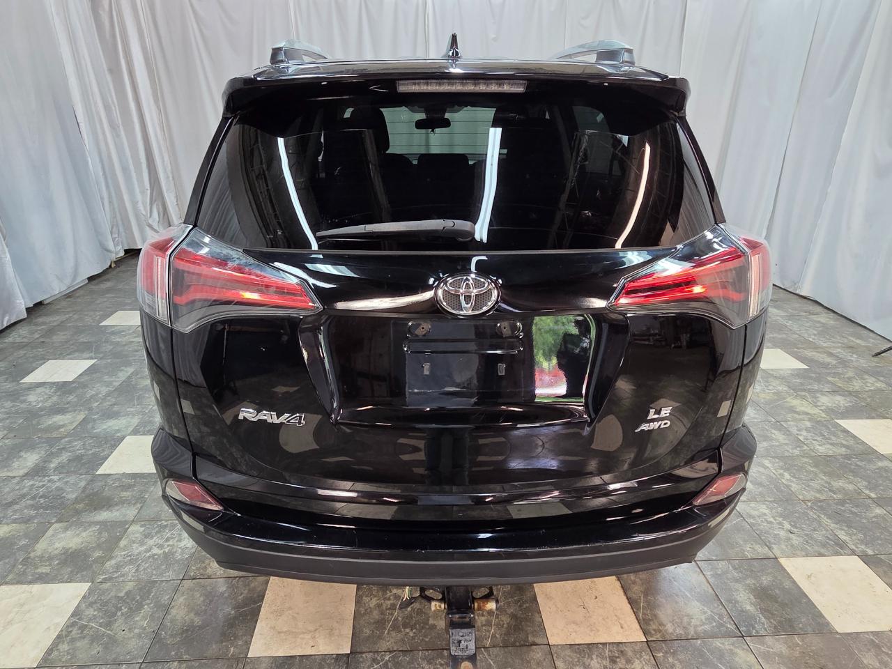Toyota RAV4 LE AWD 2017