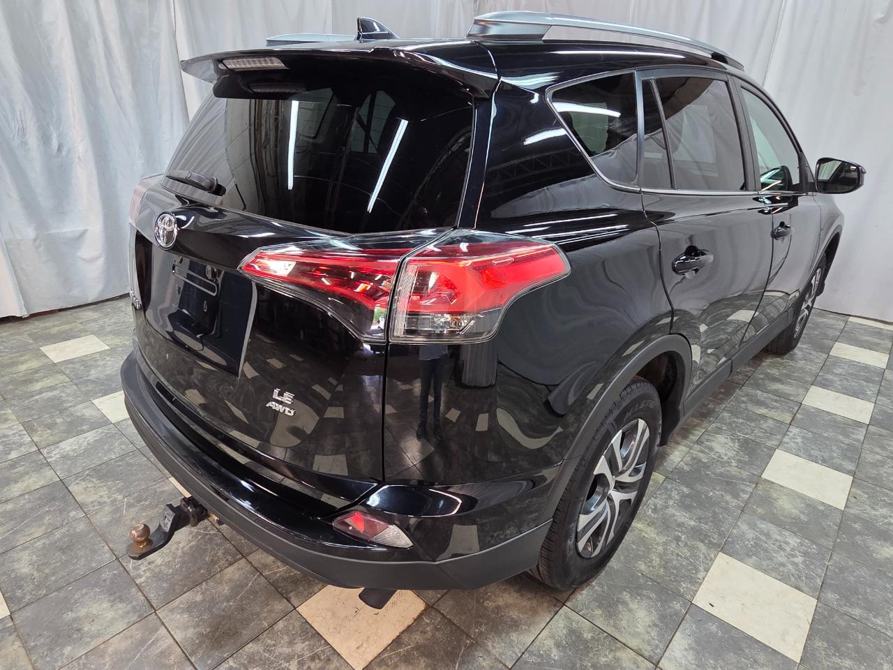 Toyota RAV4 LE AWD 2017