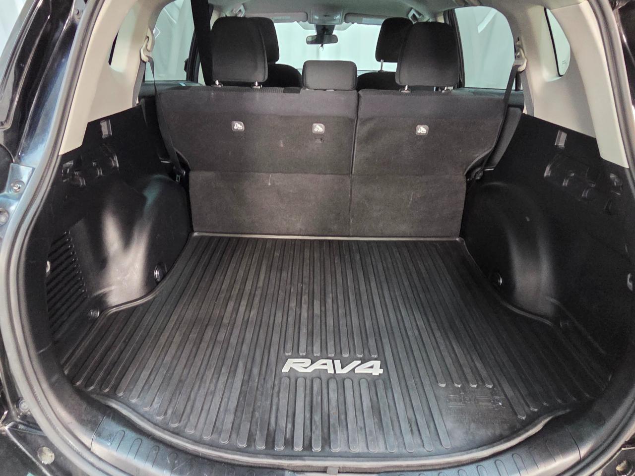 Toyota RAV4 LE AWD 2017
