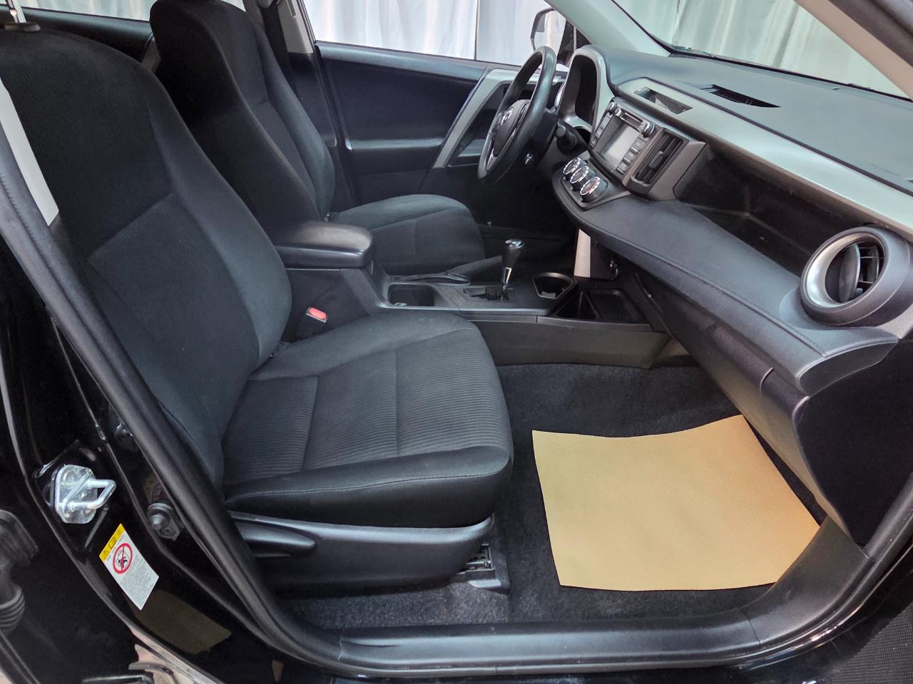 Toyota RAV4 LE AWD 2017