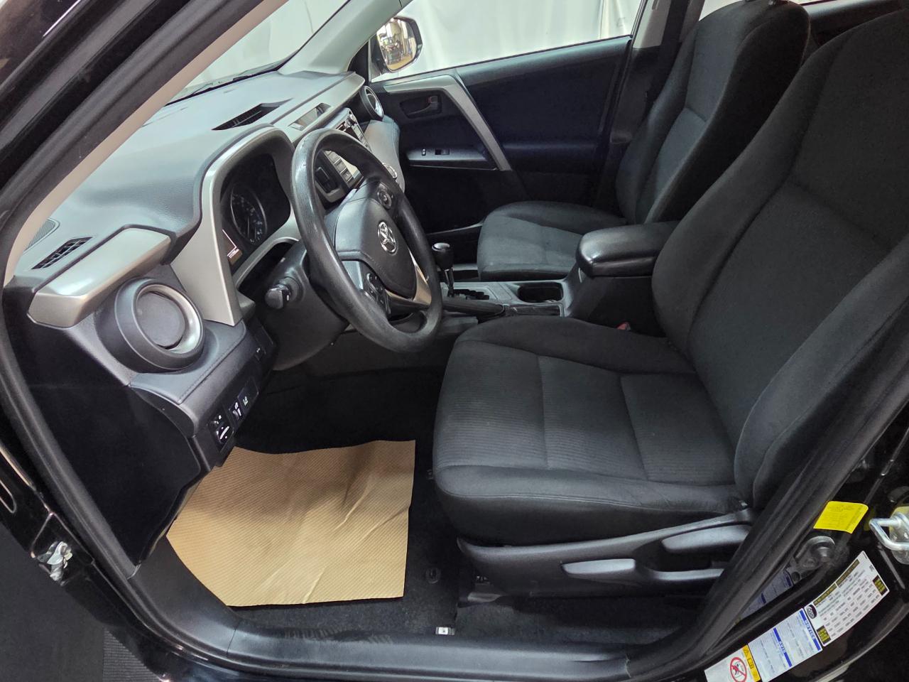 Toyota RAV4 LE AWD 2017