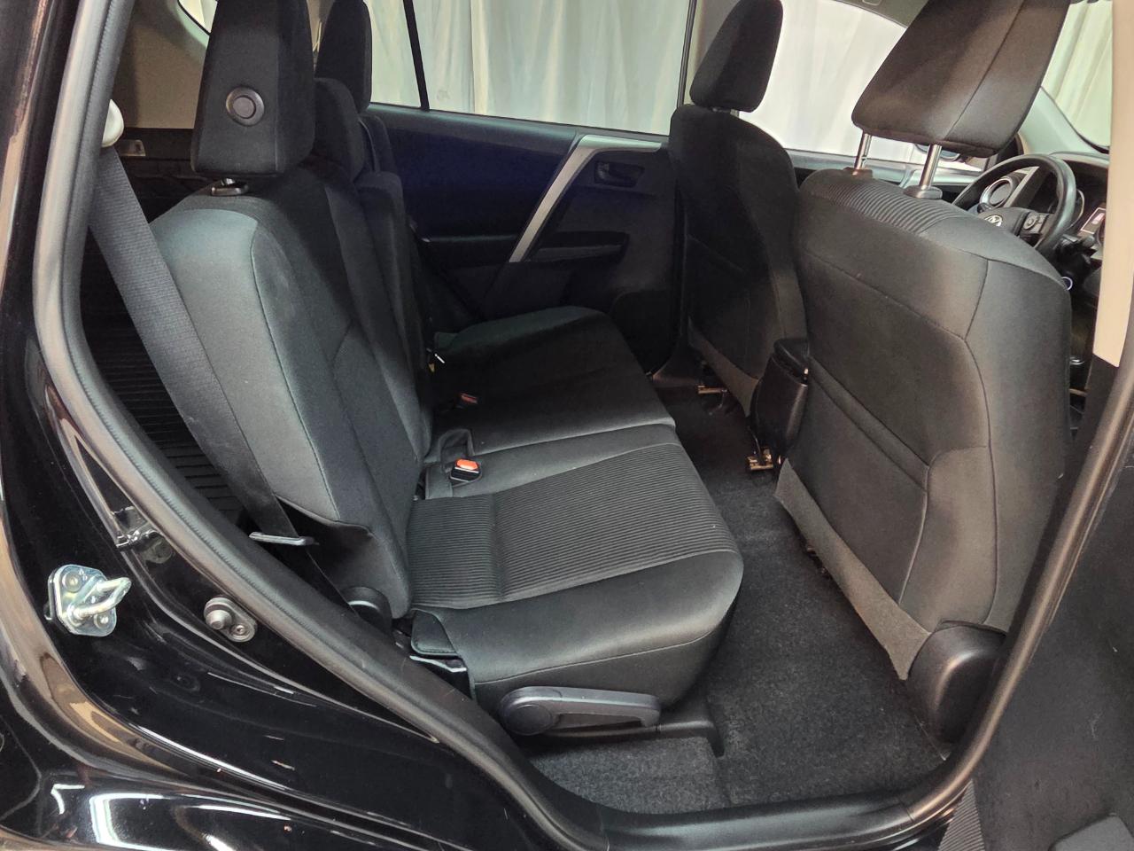 Toyota RAV4 LE AWD 2017