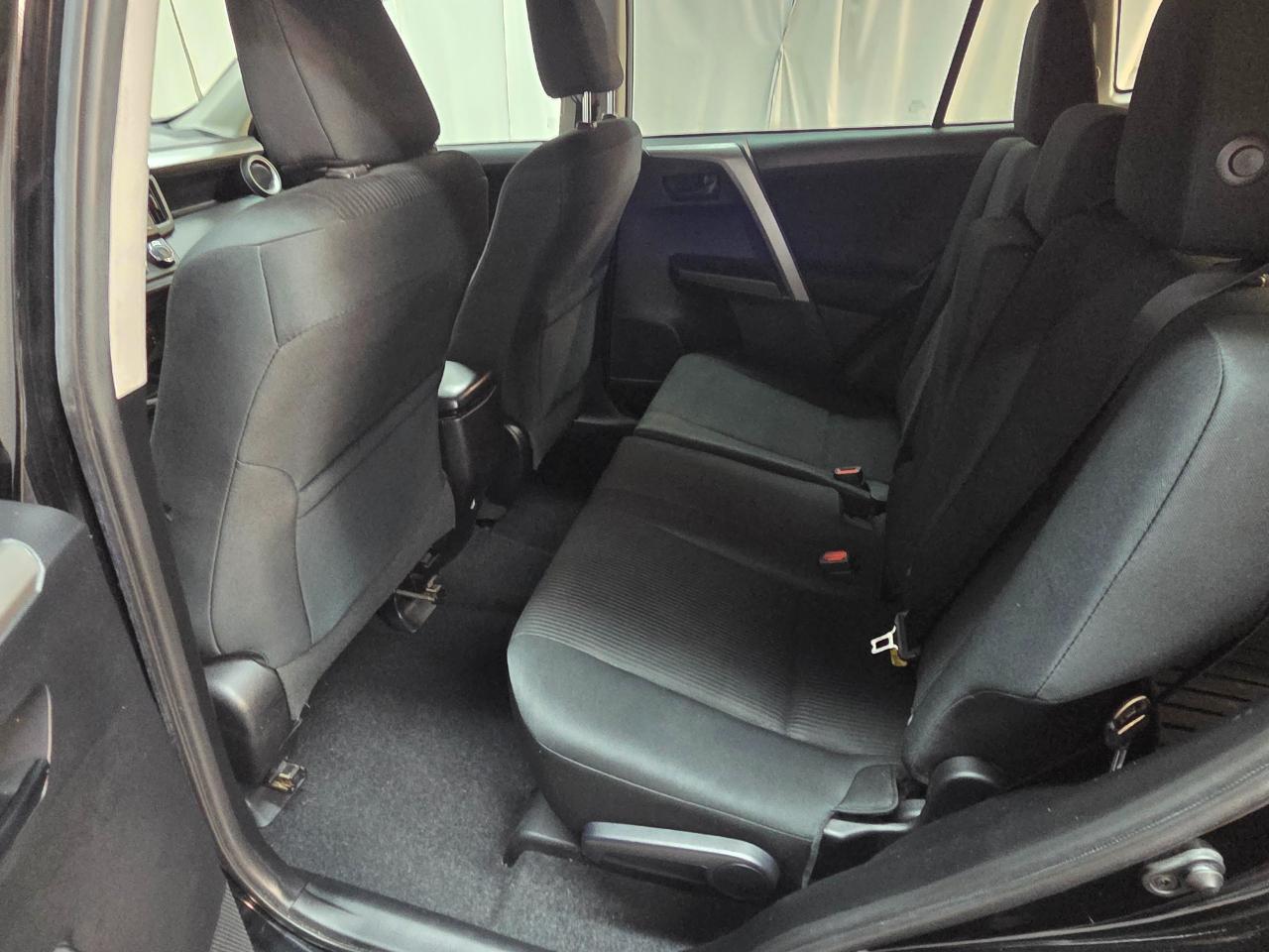 Toyota RAV4 LE AWD 2017