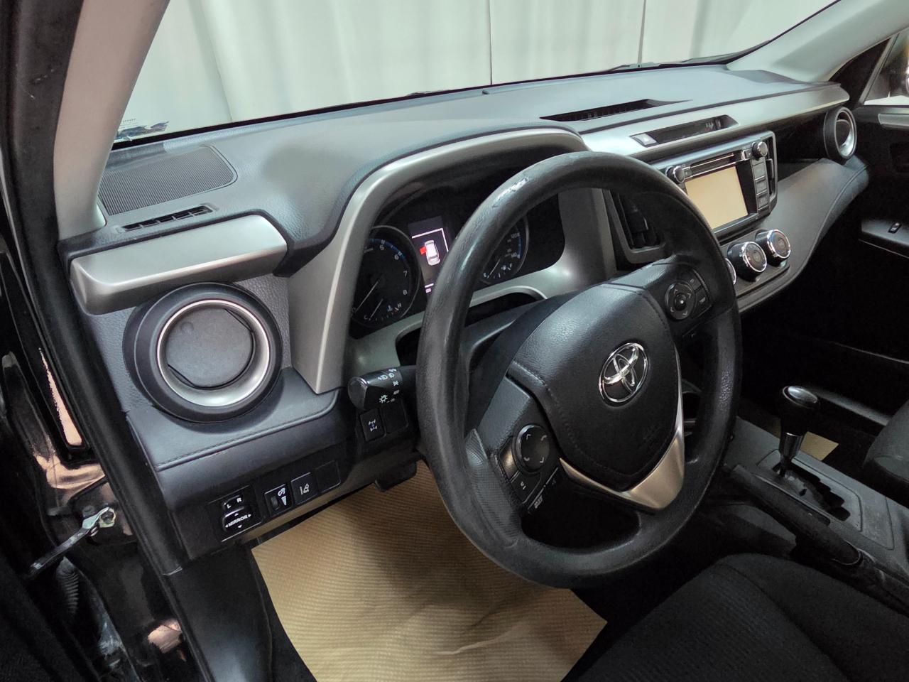 Toyota RAV4 LE AWD 2017