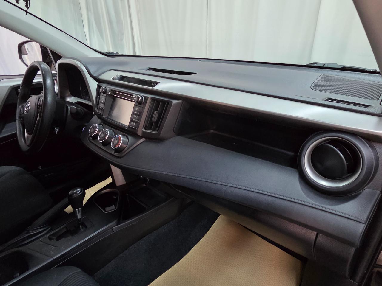 Toyota RAV4 LE AWD 2017