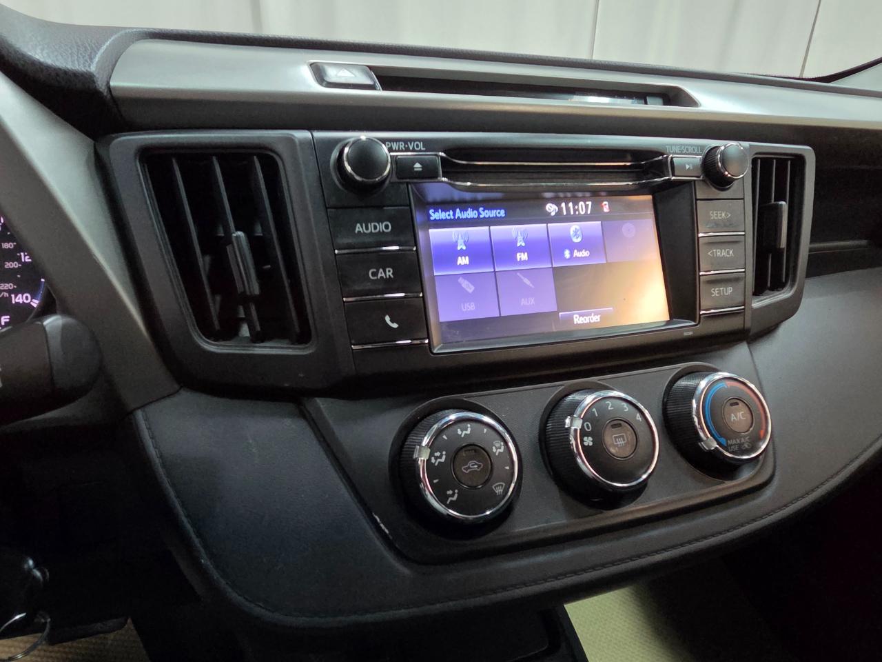 Toyota RAV4 LE AWD 2017