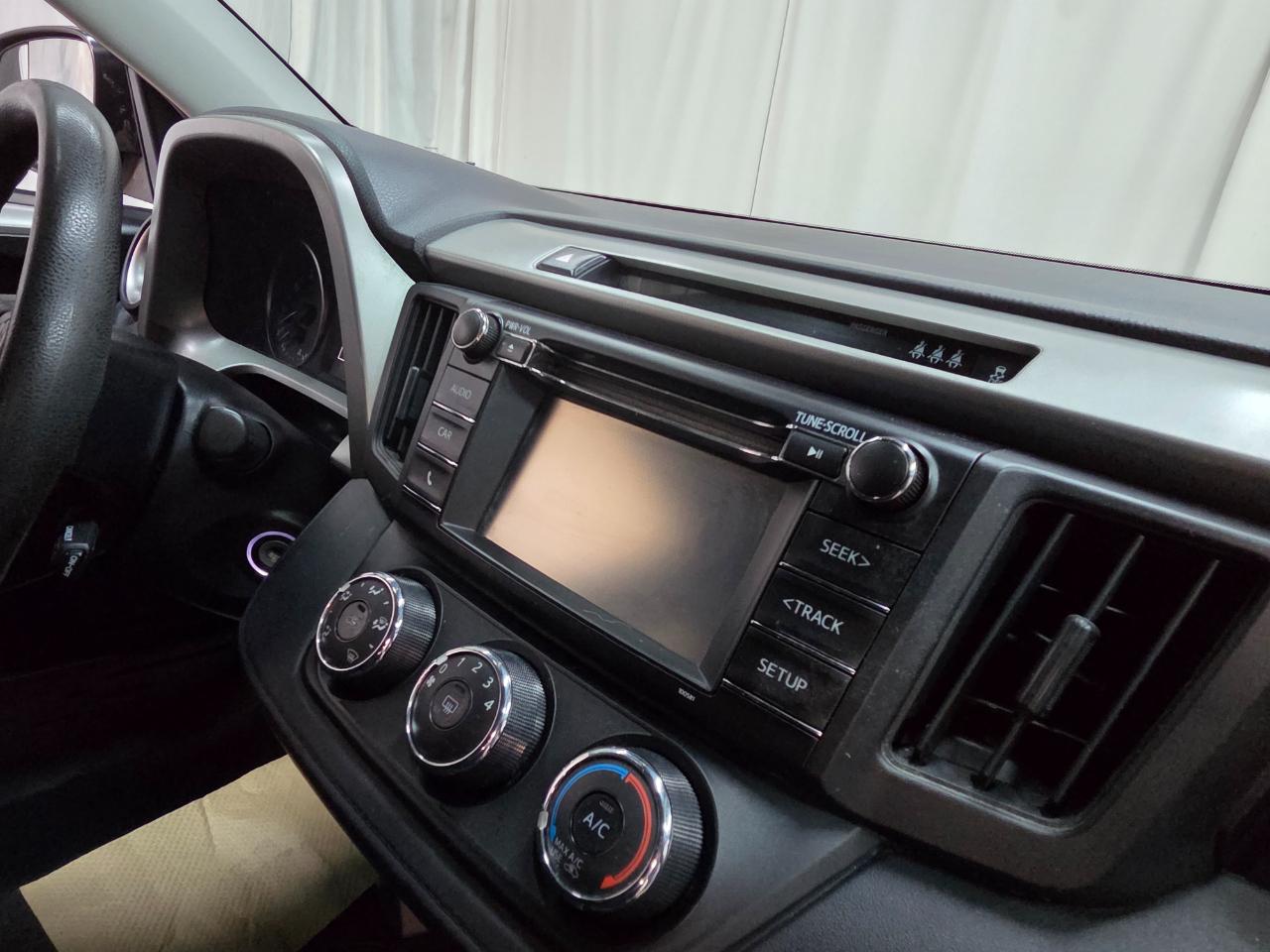 Toyota RAV4 LE AWD 2017