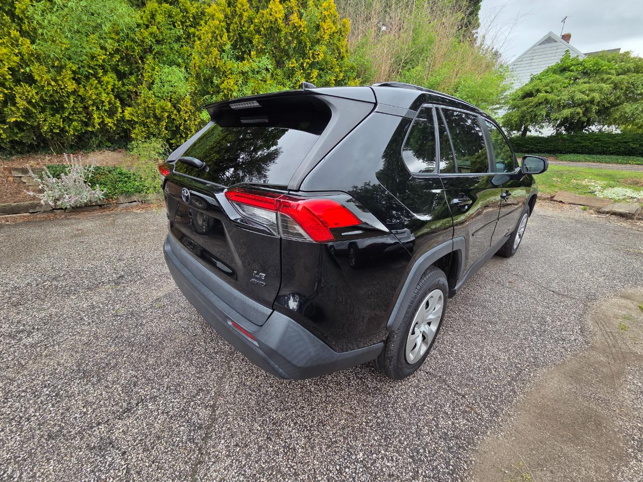 Toyota RAV4 LE AWD 2020