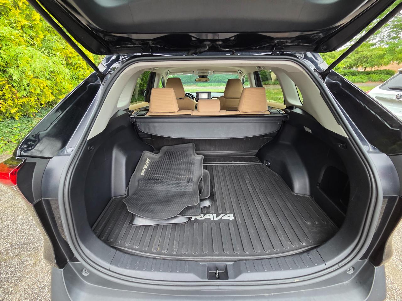 Toyota RAV4 LE AWD 2020