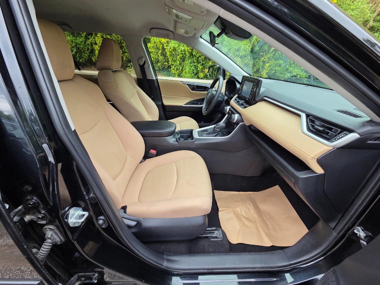 Toyota RAV4 LE AWD 2020