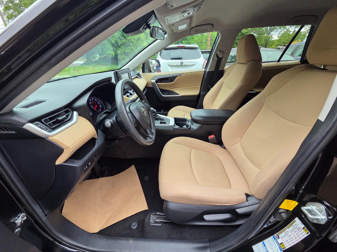 Toyota RAV4 LE AWD 2020