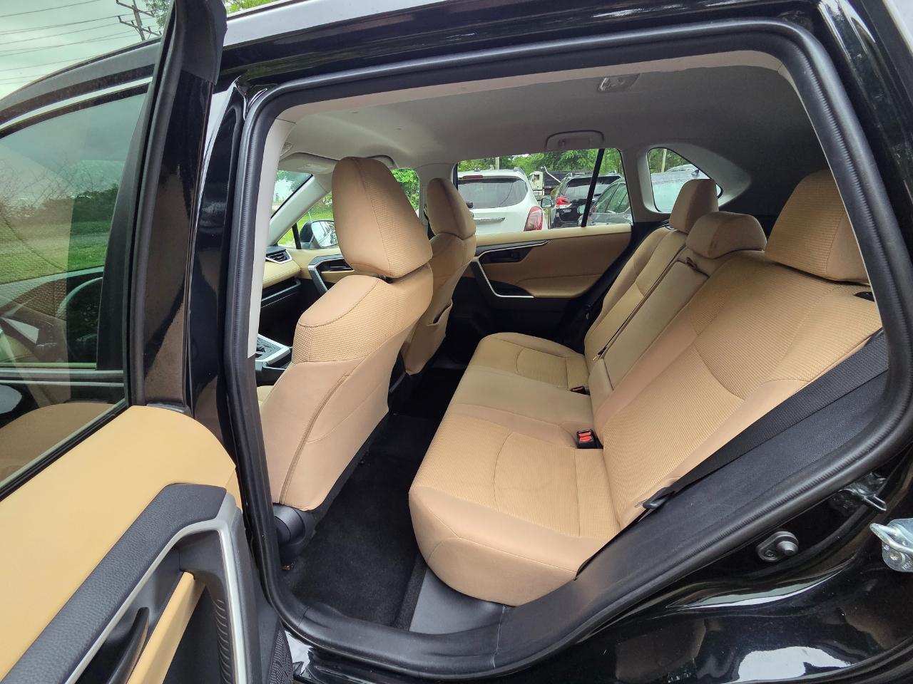 Toyota RAV4 LE AWD 2020