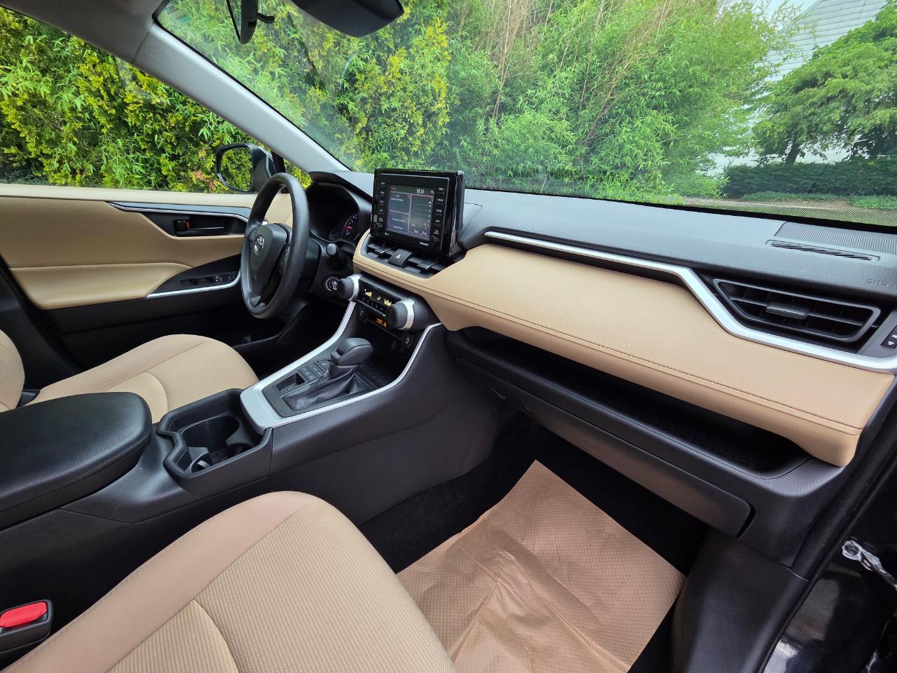 Toyota RAV4 LE AWD 2020