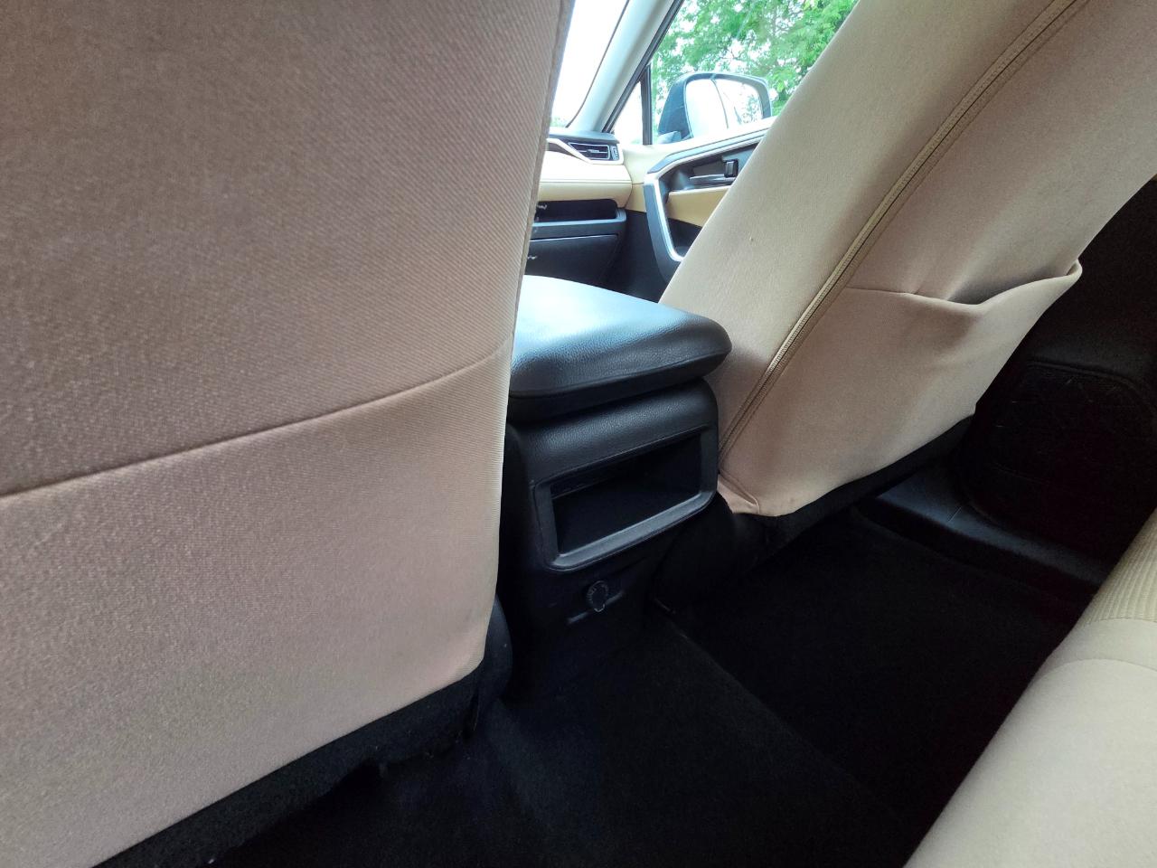 Toyota RAV4 LE AWD 2020