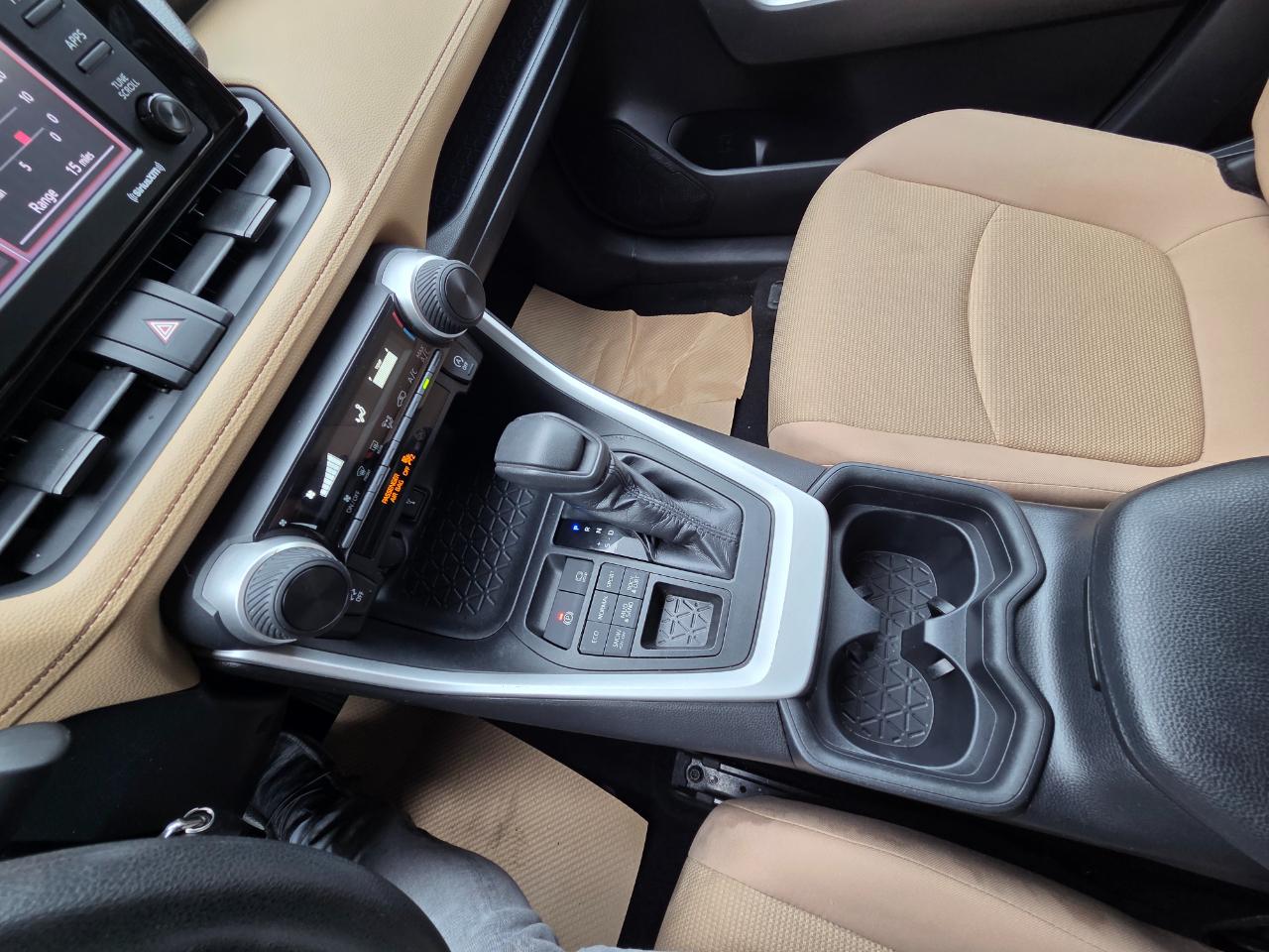 Toyota RAV4 LE AWD 2020