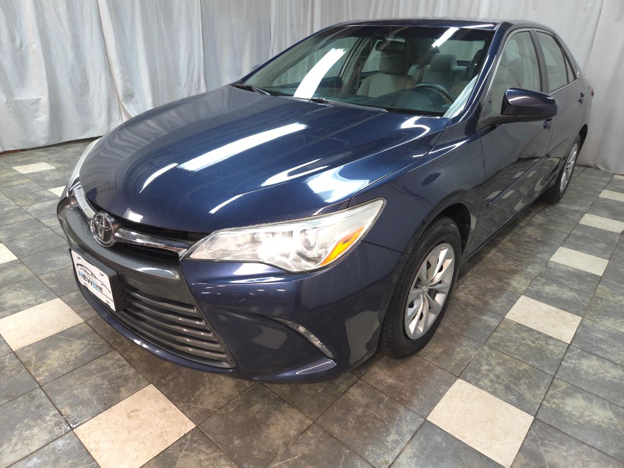 Toyota Camry LE Auto (Natl) 2016