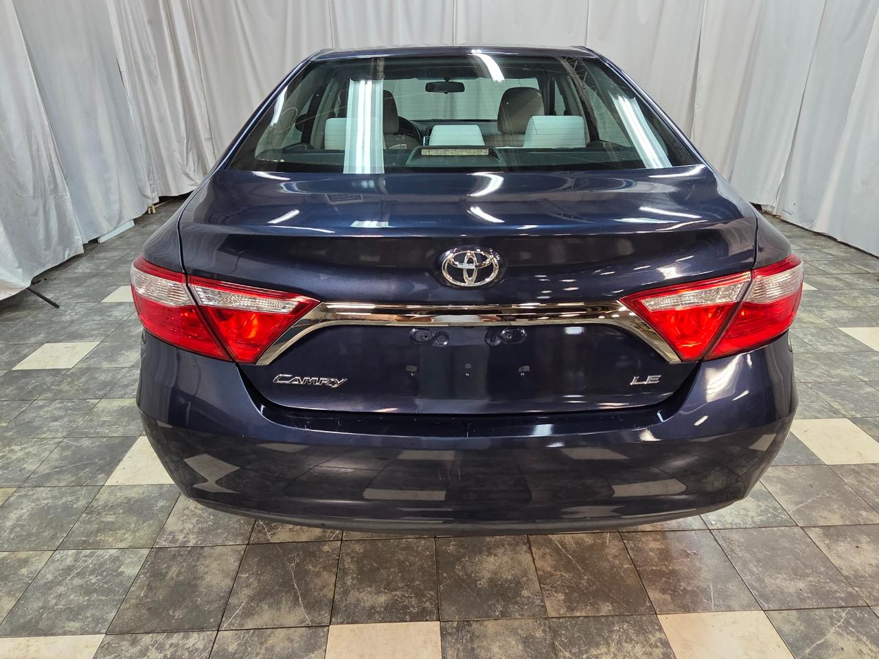 Toyota Camry LE Auto (Natl) 2016