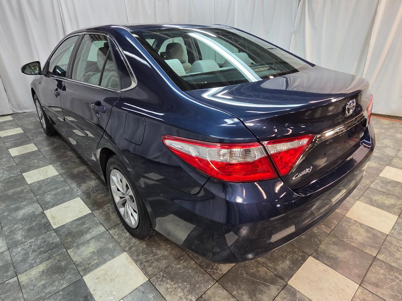 Toyota Camry LE Auto (Natl) 2016