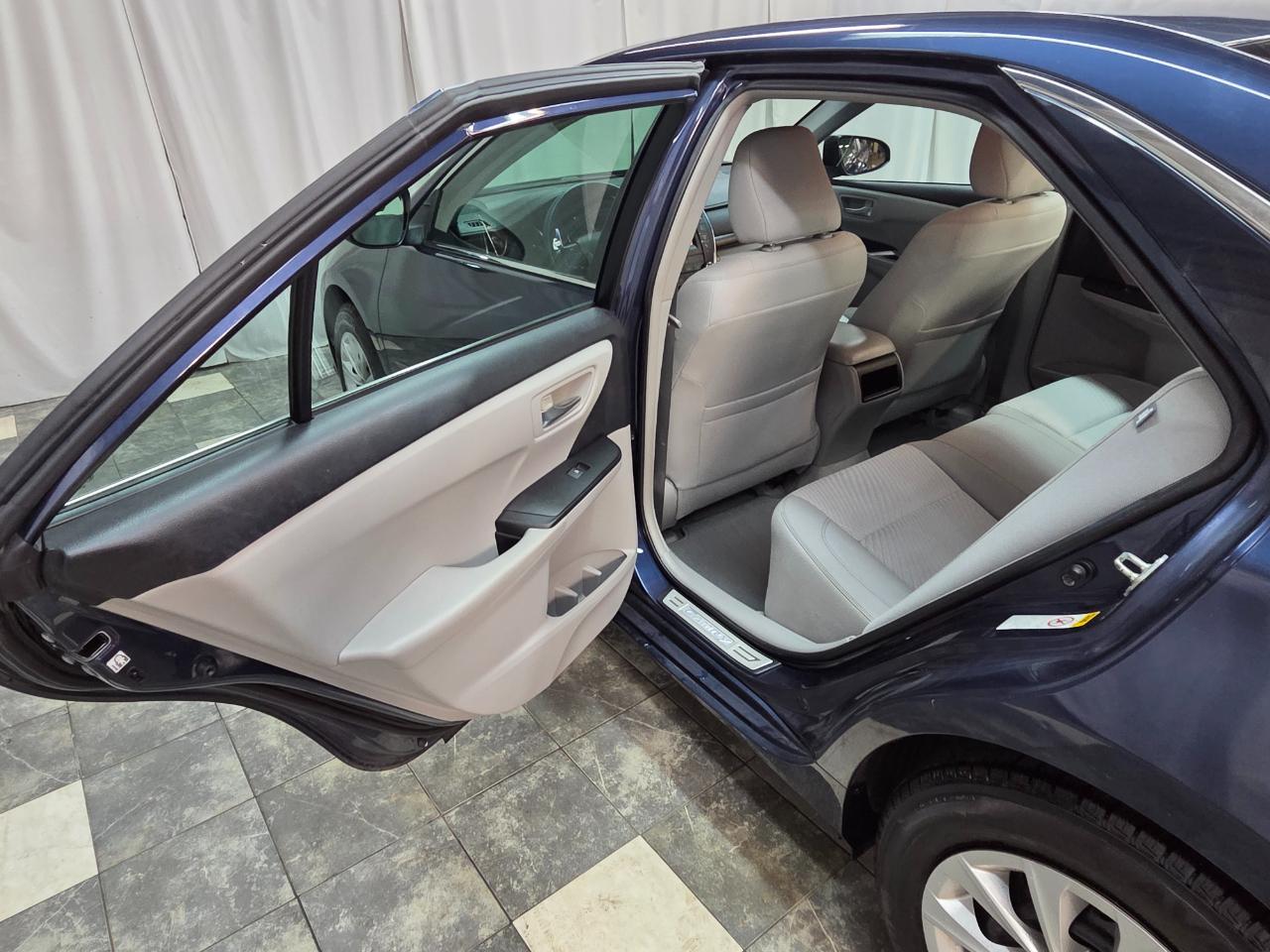 Toyota Camry LE Auto (Natl) 2016
