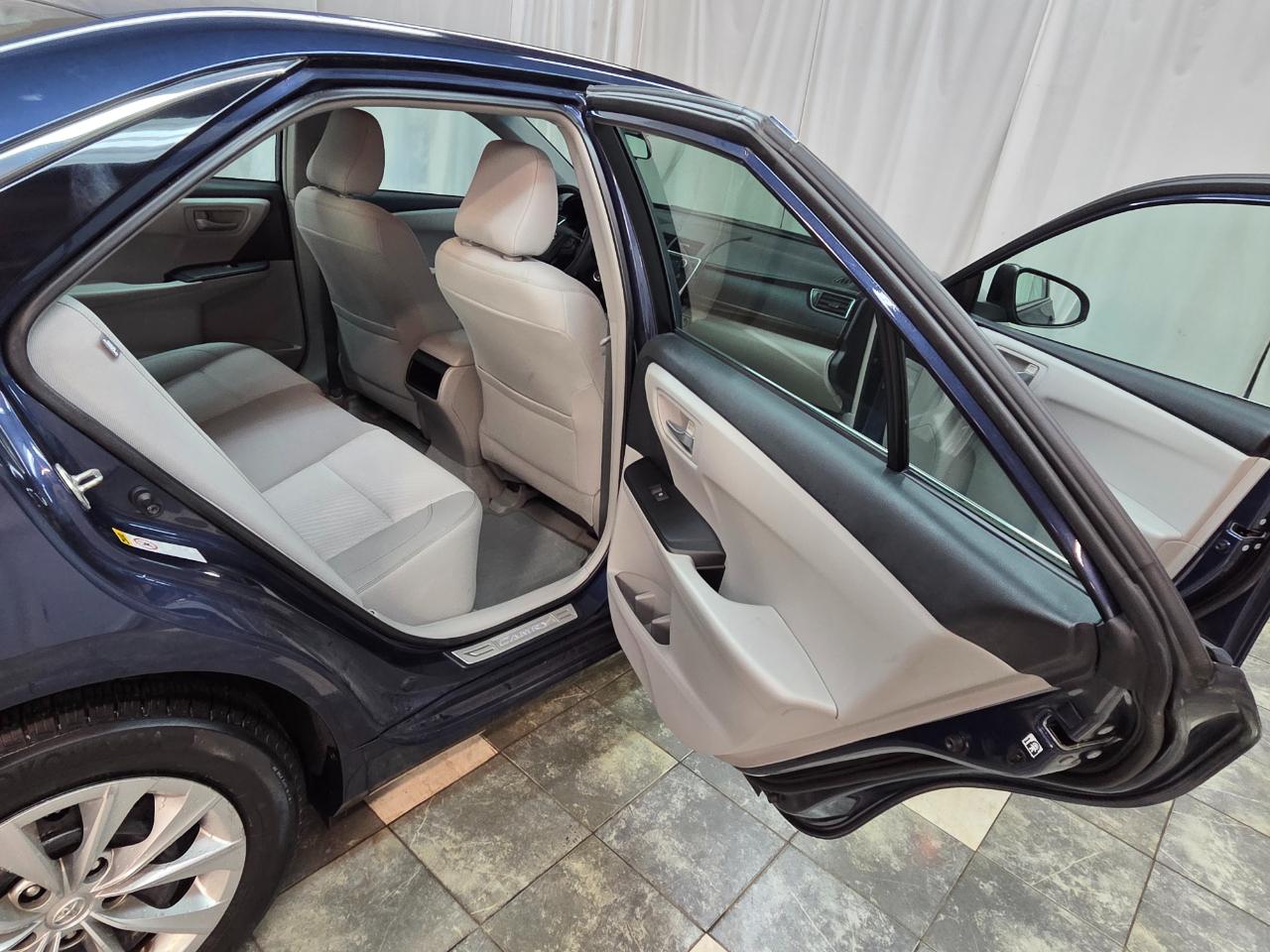 Toyota Camry LE Auto (Natl) 2016