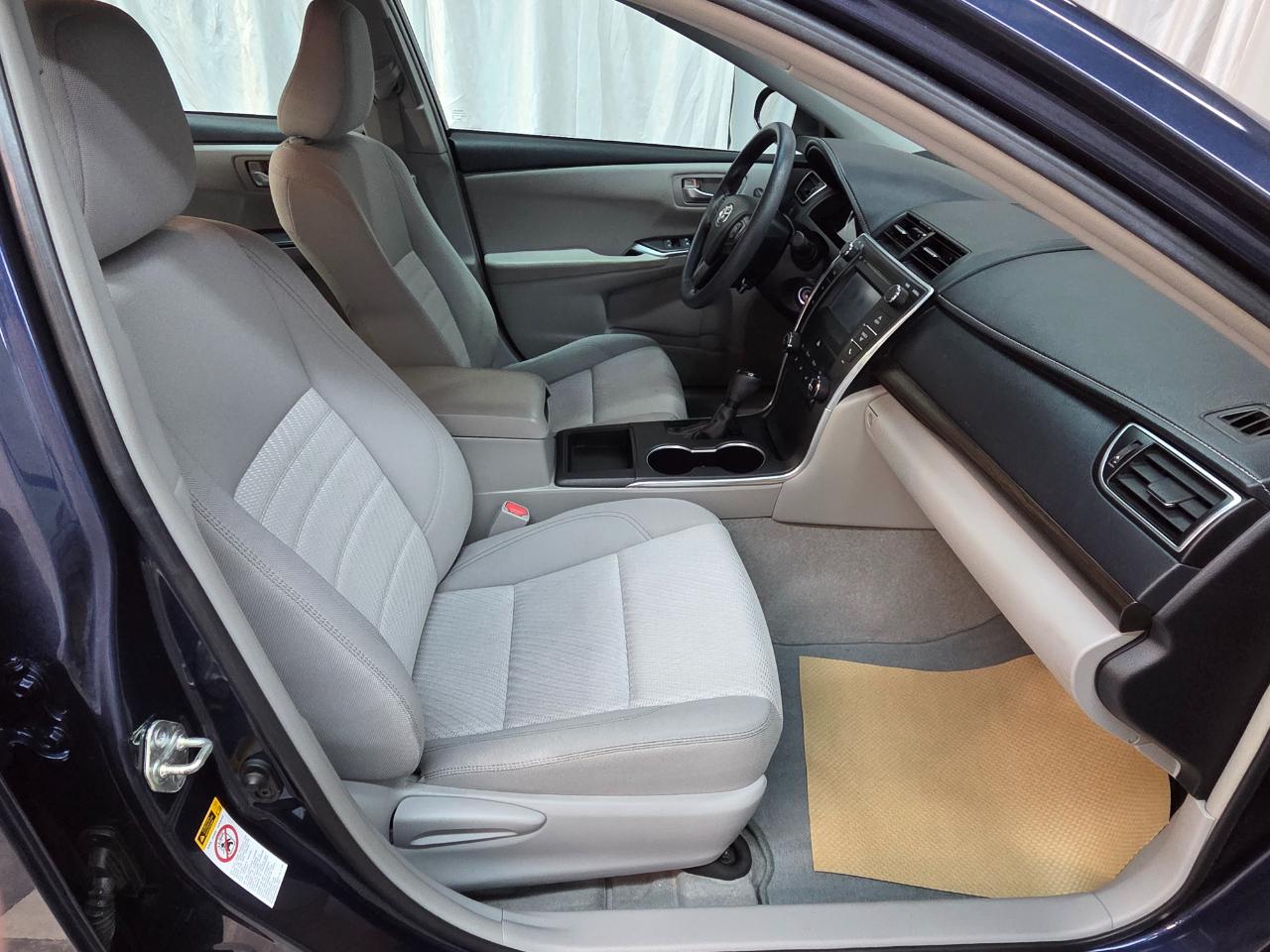 Toyota Camry LE Auto (Natl) 2016
