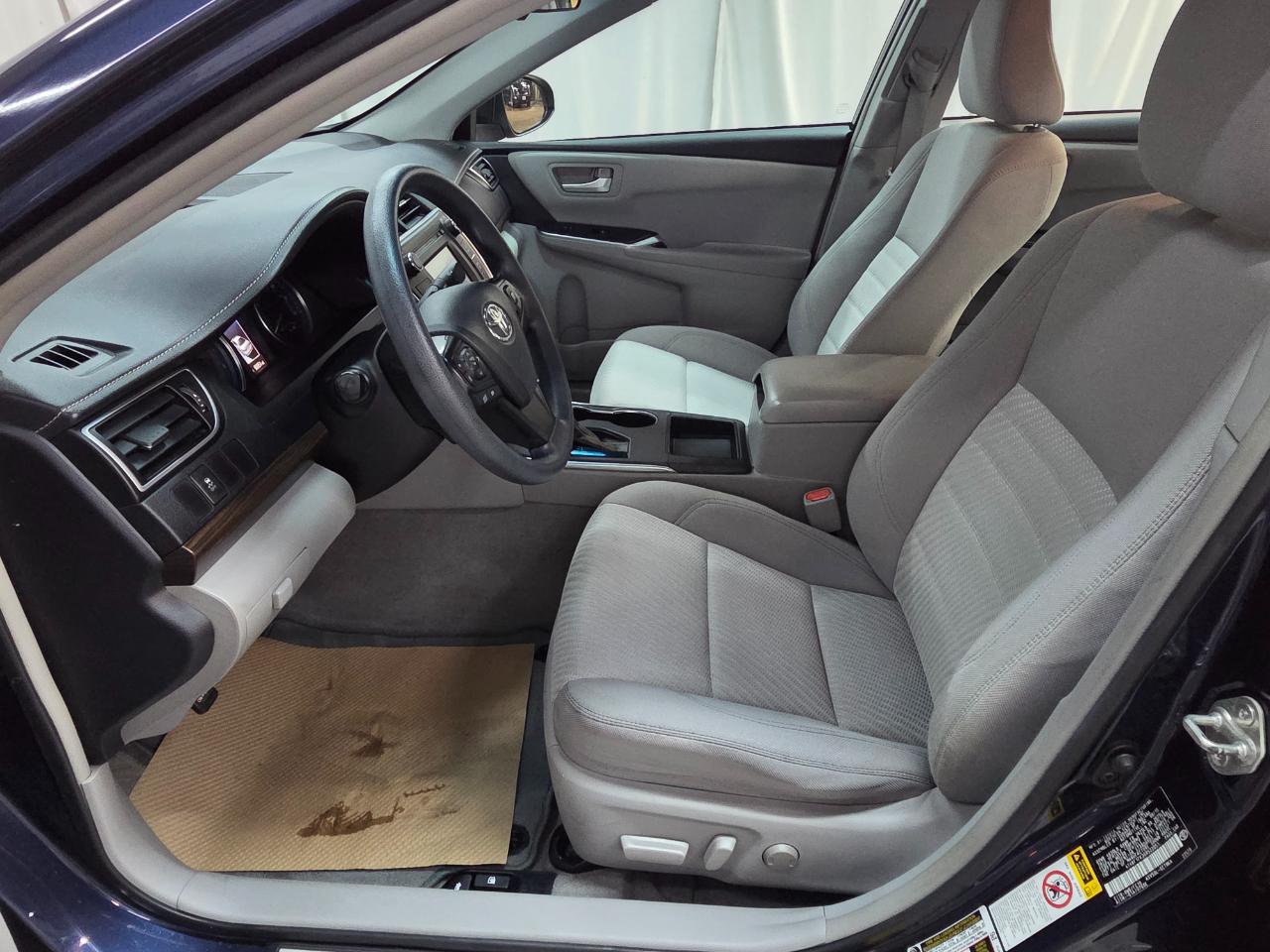 Toyota Camry LE Auto (Natl) 2016