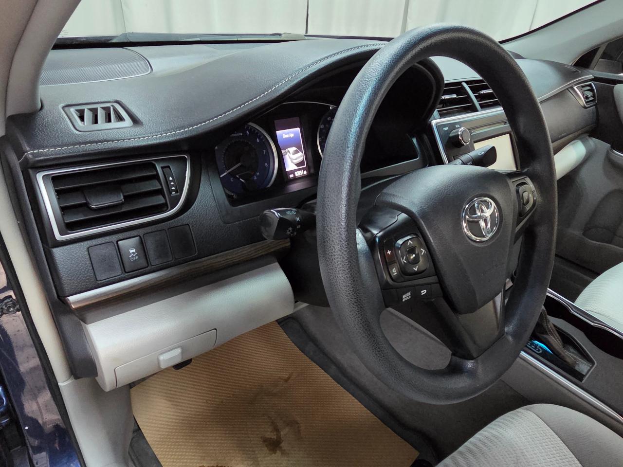 Toyota Camry LE Auto (Natl) 2016