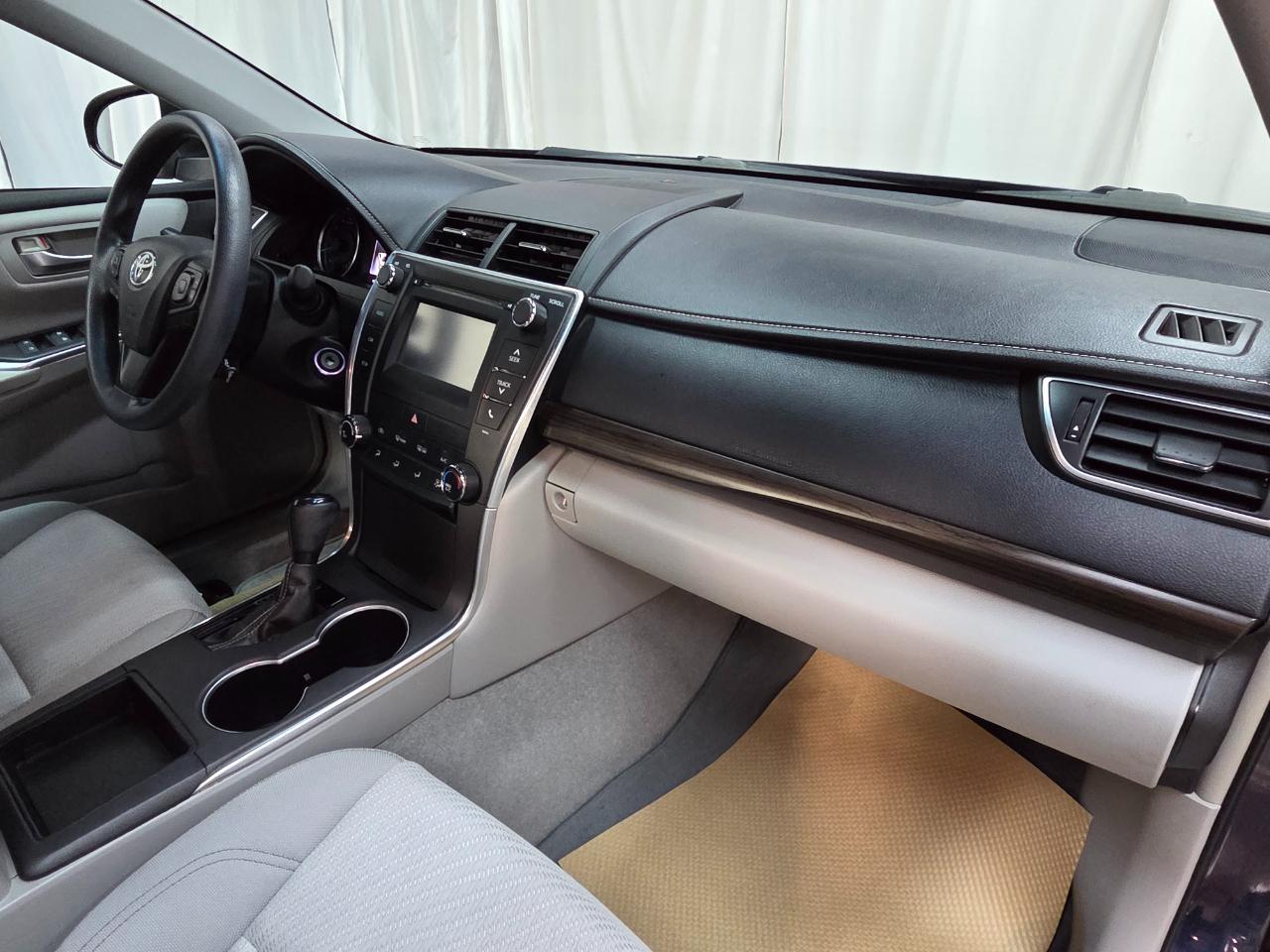 Toyota Camry LE Auto (Natl) 2016