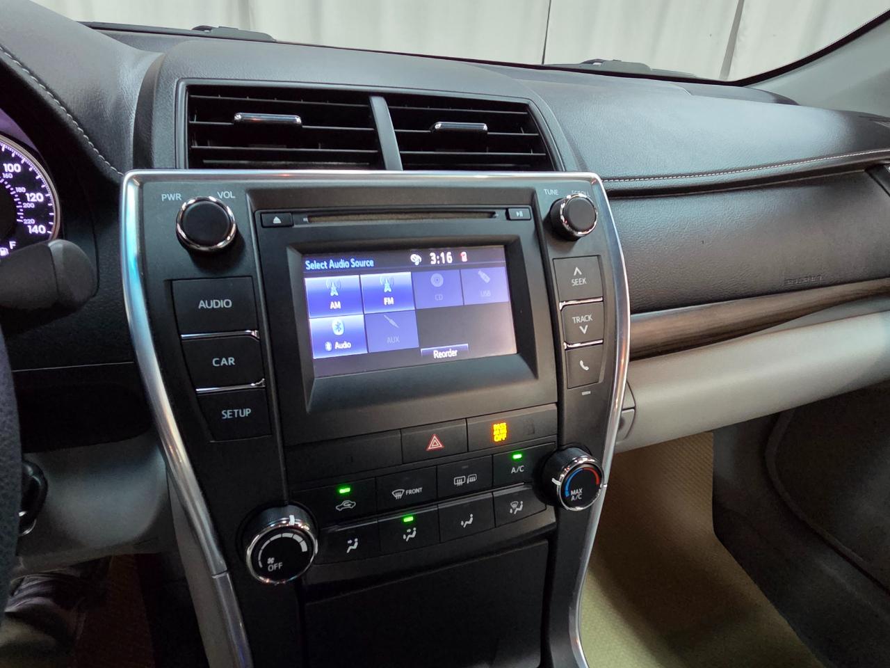 Toyota Camry LE Auto (Natl) 2016