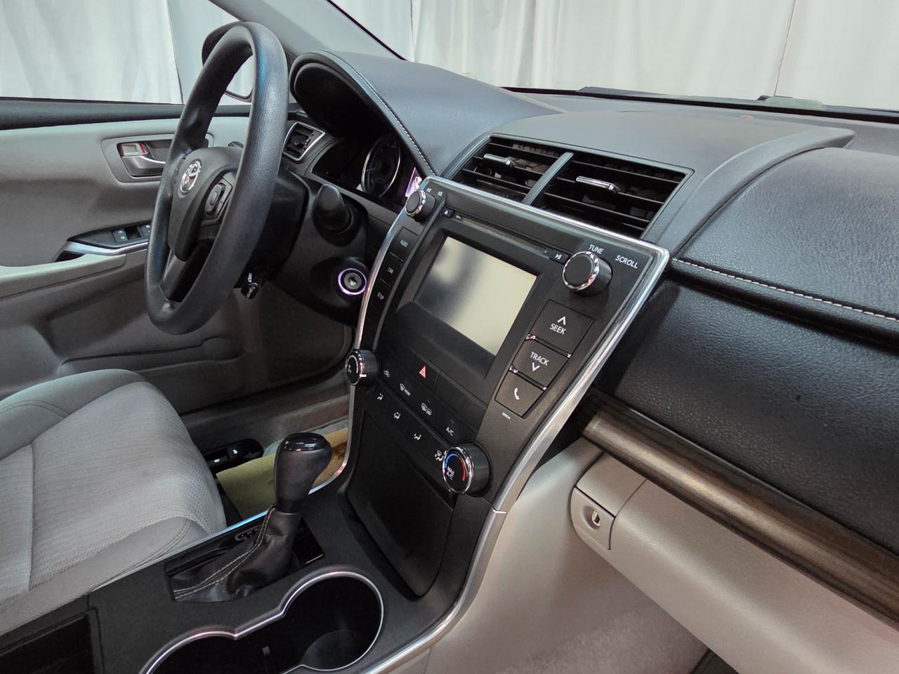 Toyota Camry LE Auto (Natl) 2016