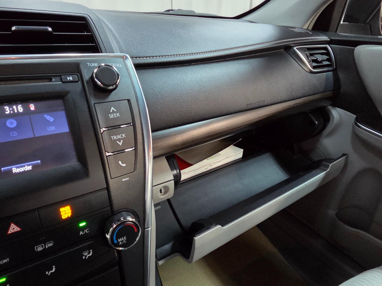 Toyota Camry LE Auto (Natl) 2016