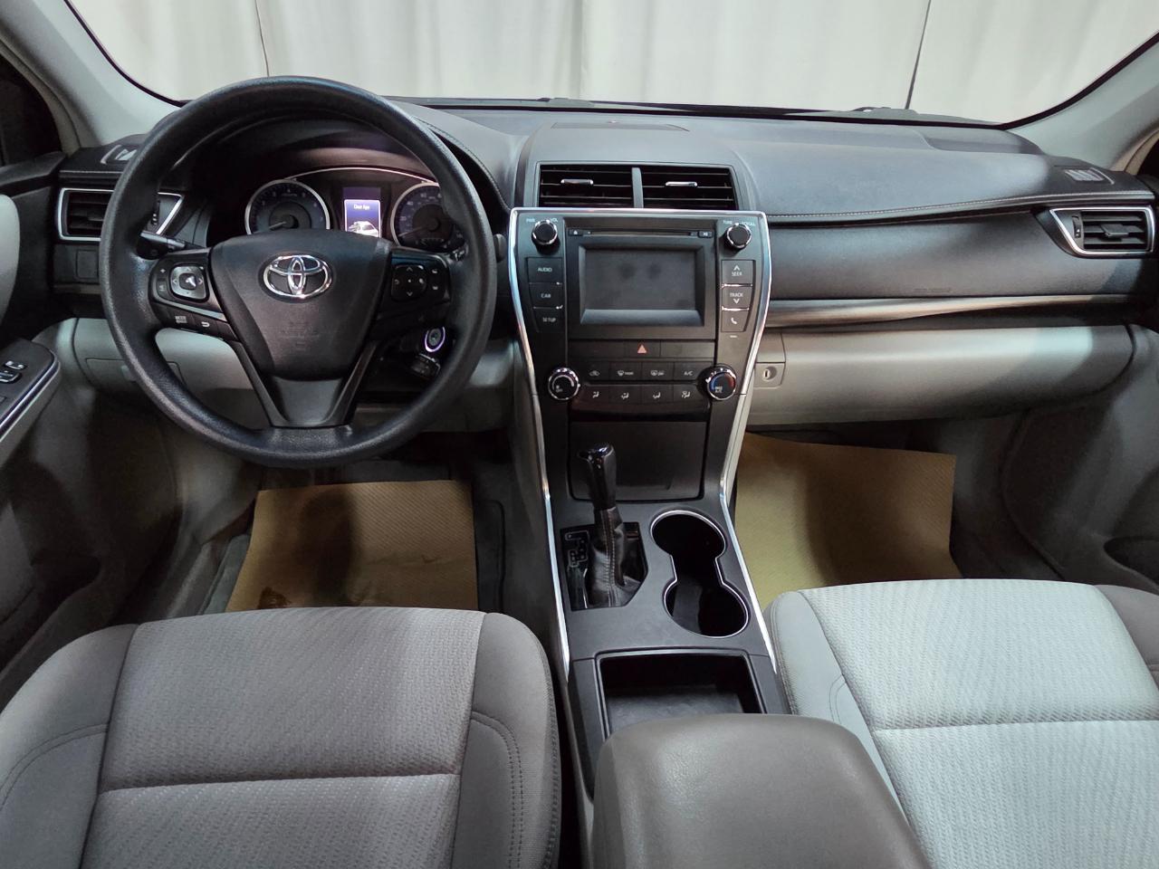 Toyota Camry LE Auto (Natl) 2016