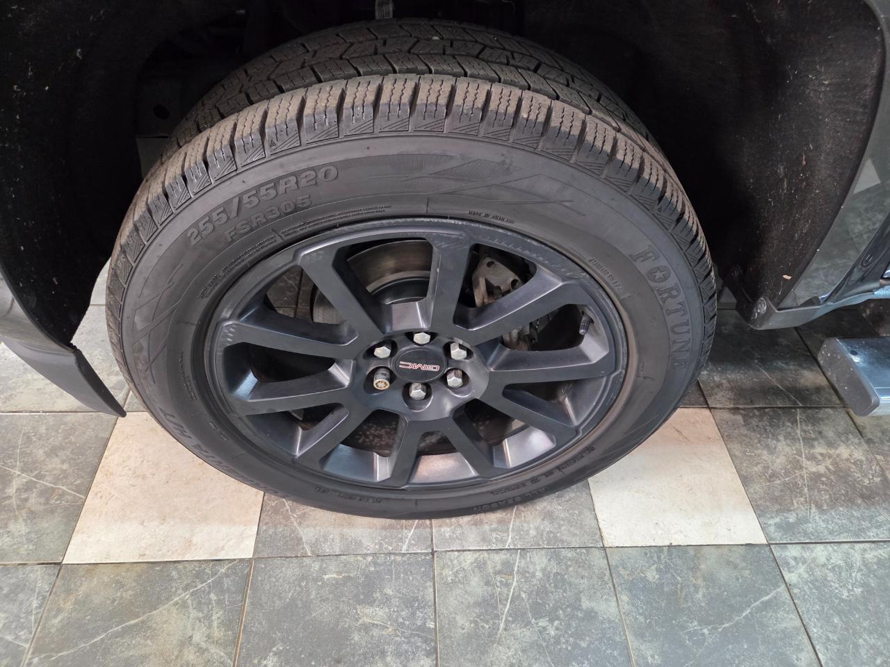 GMC Canyon Denali Crew Cab 4WD Long Box 2020
