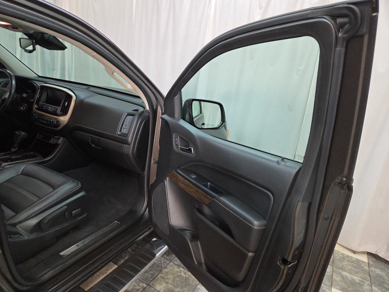 GMC Canyon Denali Crew Cab 4WD Long Box 2020