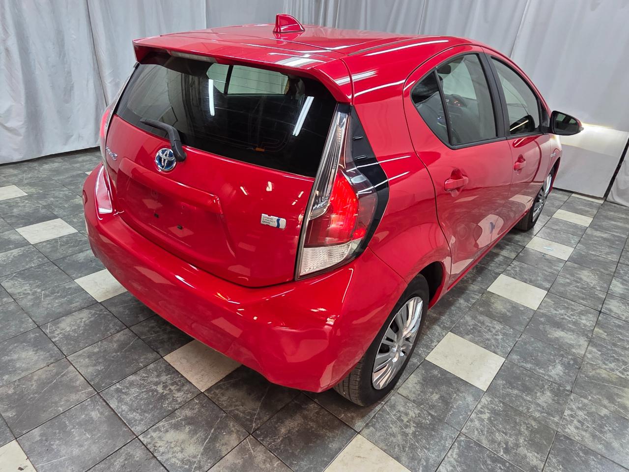 Toyota Prius c Four 2015