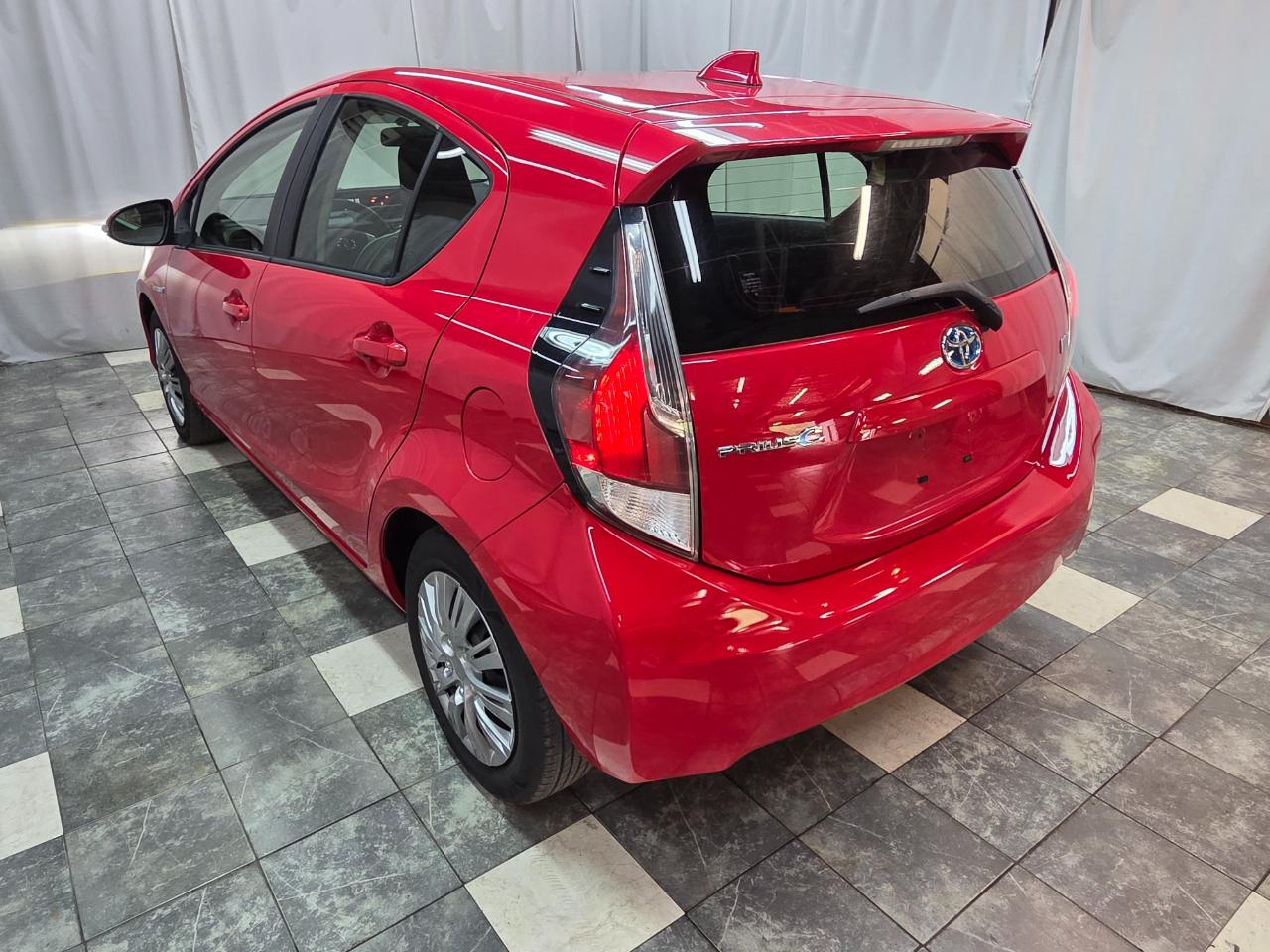 Toyota Prius c Four 2015