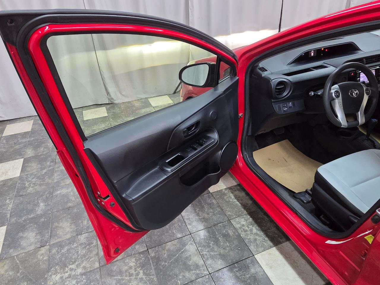 Toyota Prius c Four 2015