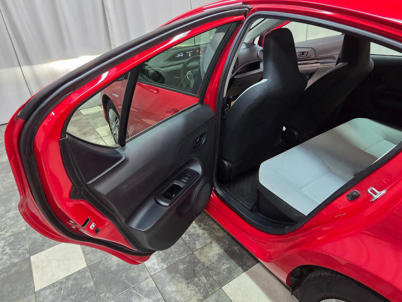 Toyota Prius c Four 2015