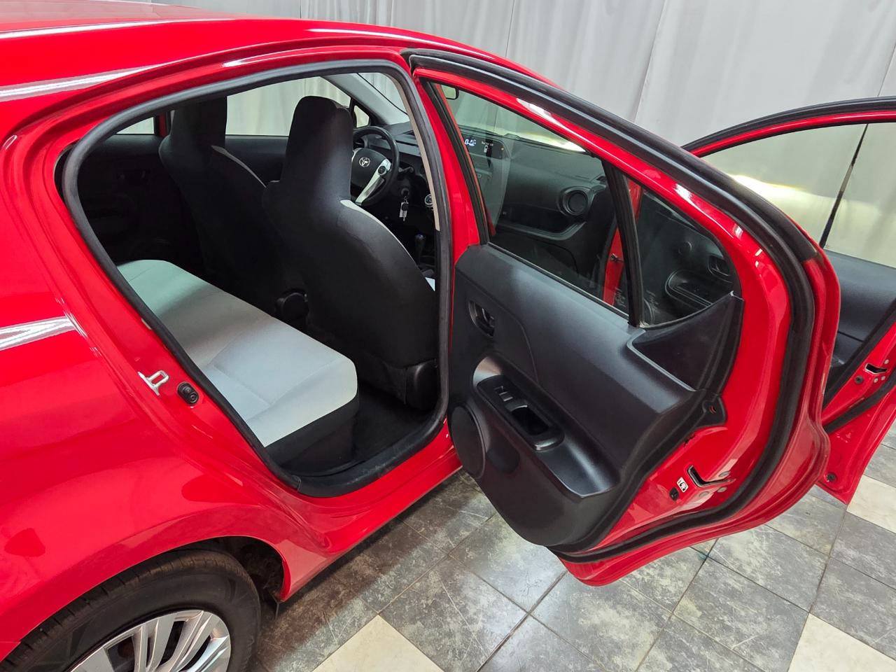 Toyota Prius c Four 2015