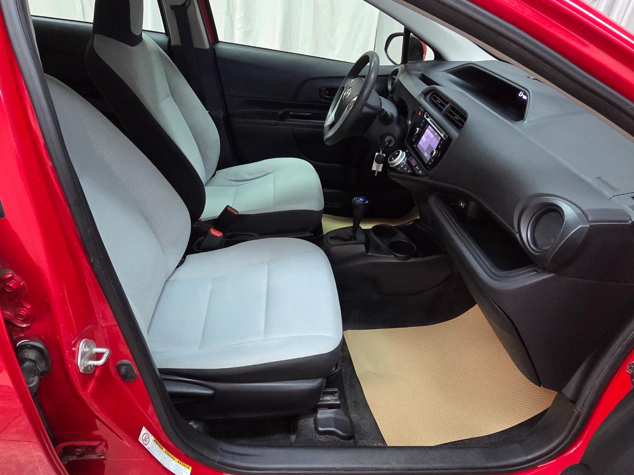 Toyota Prius c Four 2015