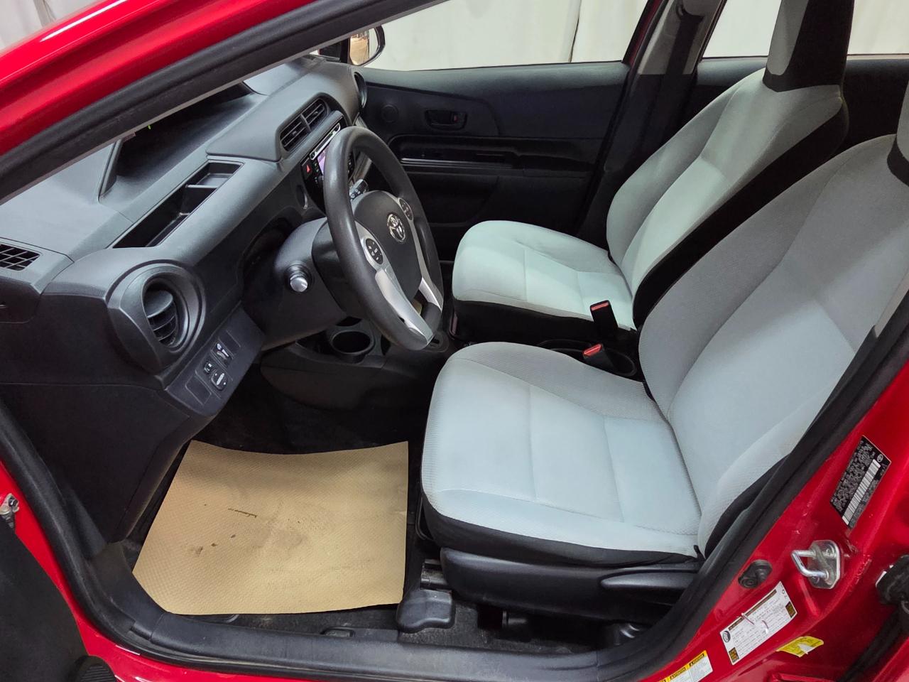 Toyota Prius c Four 2015