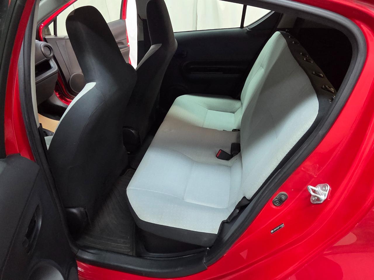 Toyota Prius c Four 2015